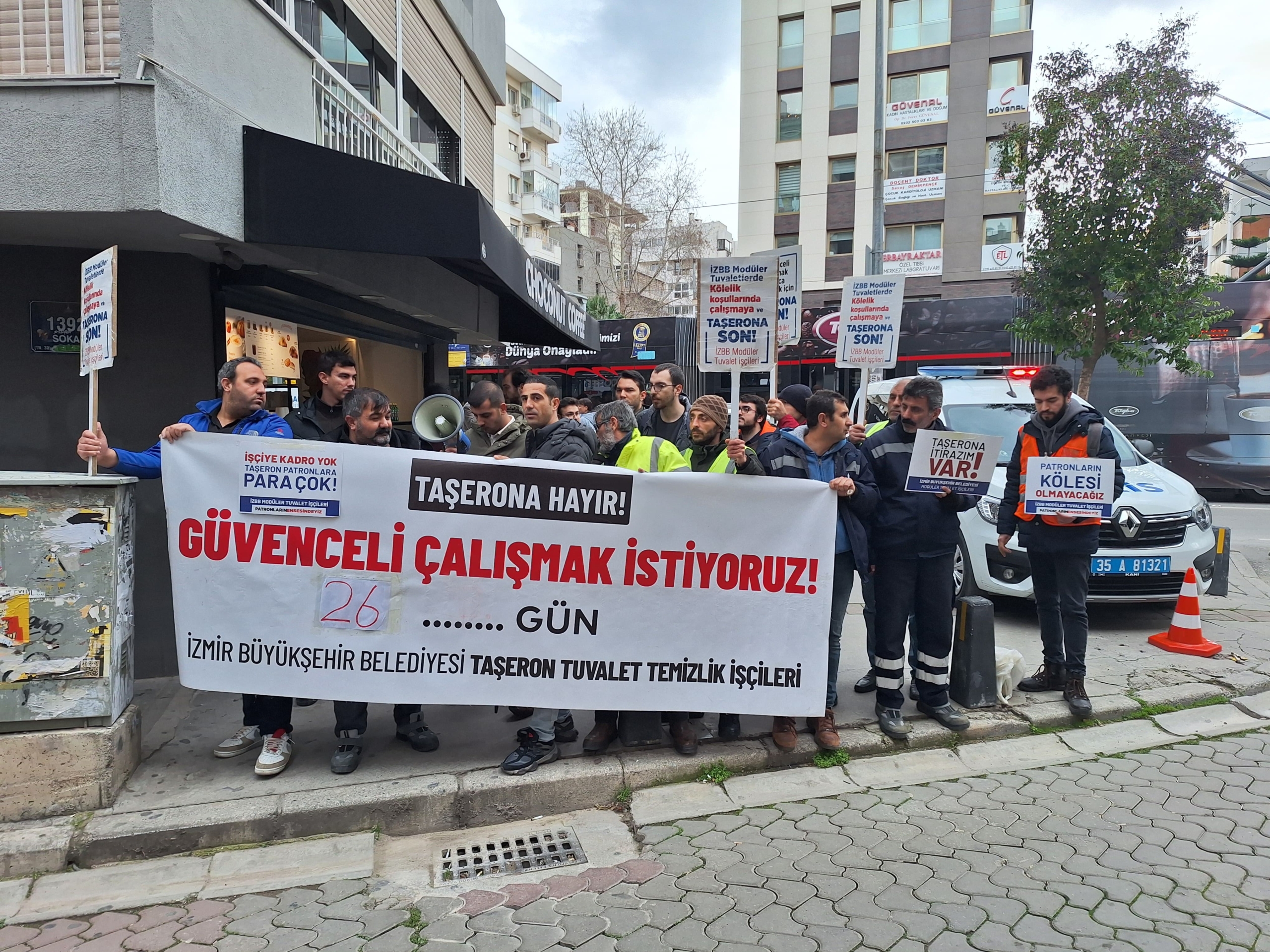 İzmir Büyükşehir Belediyesi’ne bağlı modüler tuvaletlerde çalışan taşeron işçileri, 26