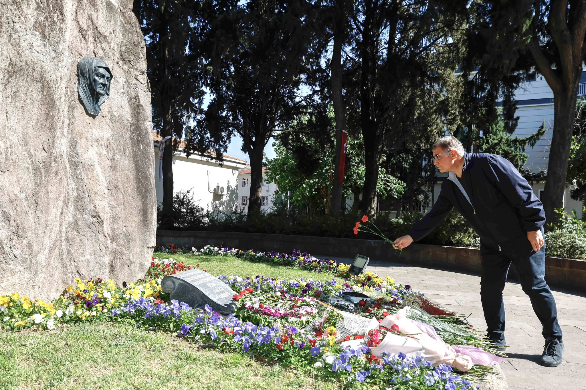 İzmir Büyükşehir Belediye Başkanı Dr. Cemil Tugay, bu yıl Anneler
