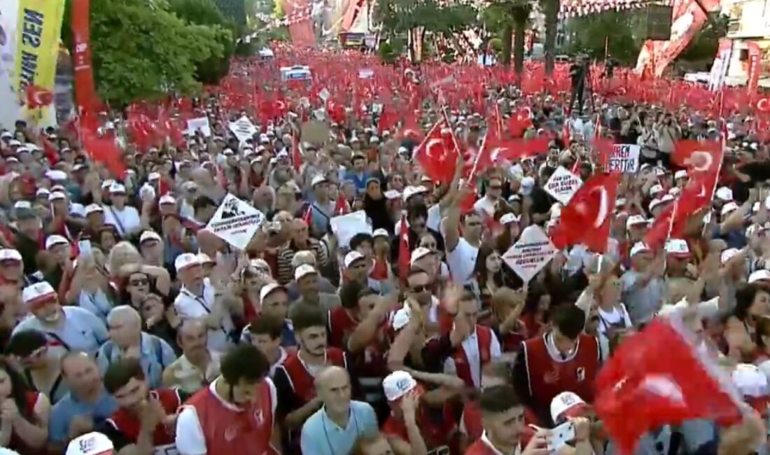 Cumhuriyet Halk Partisi'nin (CHP) "Millet İradesine Sahip Çıkıyor" sloganıyla düzenlediği