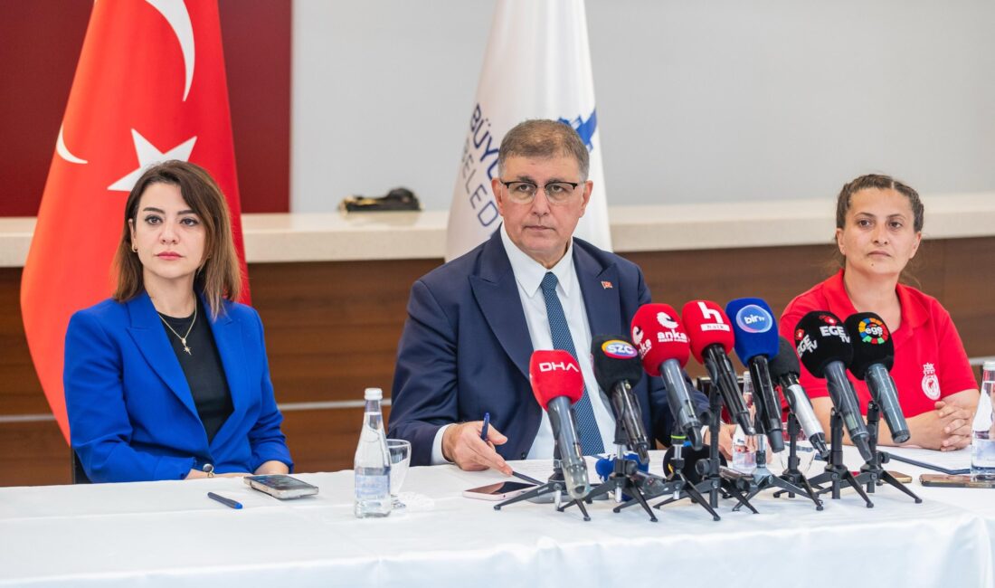 İzmir Büyükşehir Belediyesi'nde grevle varılan uzlaşının yankıları sürerken, Başkan Cemil