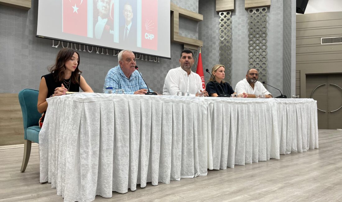 Cumhuriyet Halk Partisi (CHP), Bornova'da düzenlediği geniş katılımlı toplantıyla parti