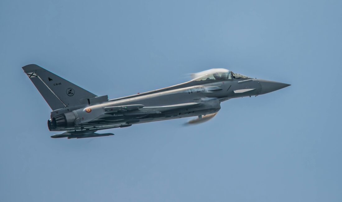 Avrupa'nın ortak savunma projesi olan Eurofighter Typhoon, yüksek performansı ve