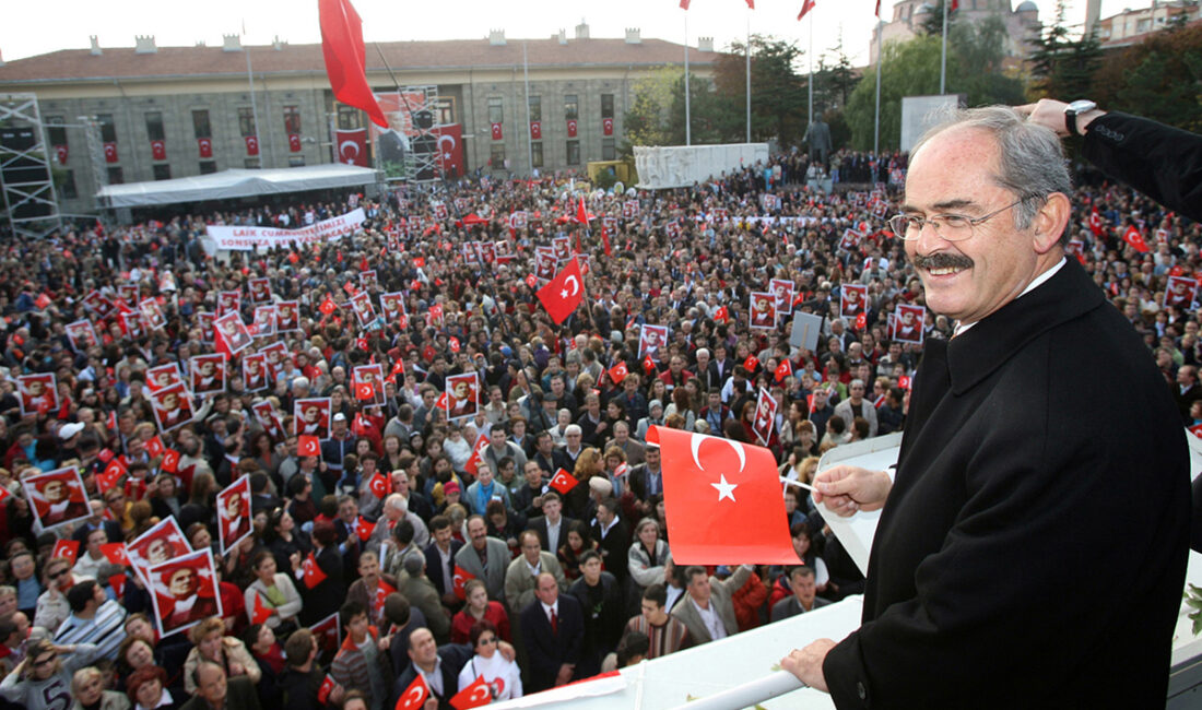Eskişehir'in 25 yıllık simge belediye başkanı Prof. Dr. Yılmaz Büyükerşen