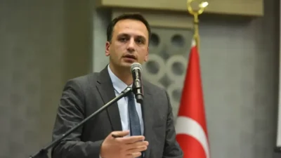 Nitelikli dolandırıcılık ve resmi belgede sahtecilik suçlamalarıyla gözaltına alınıp mahkemece